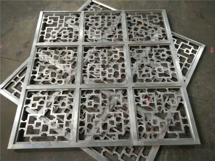 匠心传承，古韵新生 解析厂家直销崇天匠仿古铝窗花的艺术与实用价值